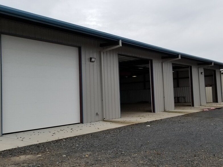 More Photos Of 8007 Counts Massie Rd, Maumelle Warehouse For Lease
