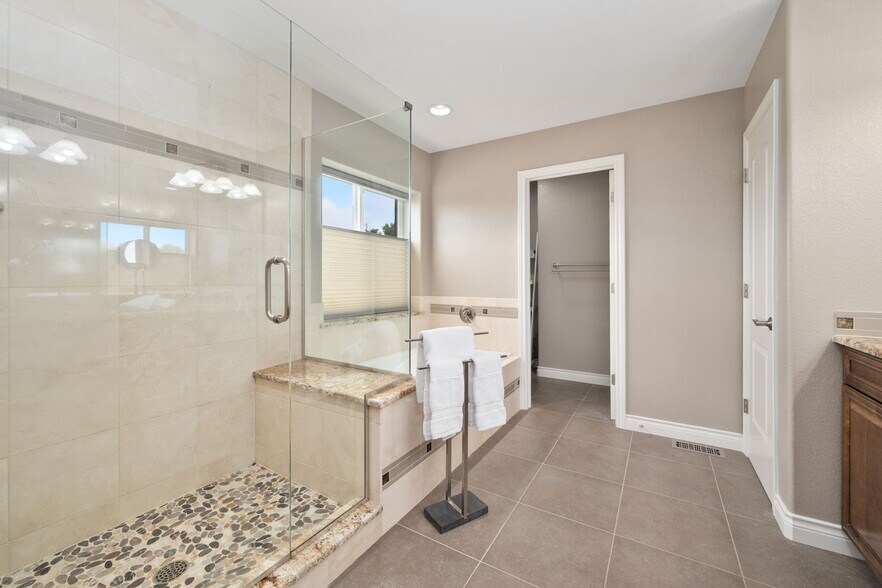 More Photos Of 13299 E County Line Rd, Longmont Flex For Sale
