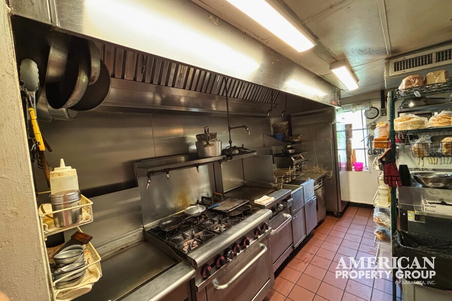 More Photos Of 470 W Dearborn St, Englewood Restaurant For Sale
