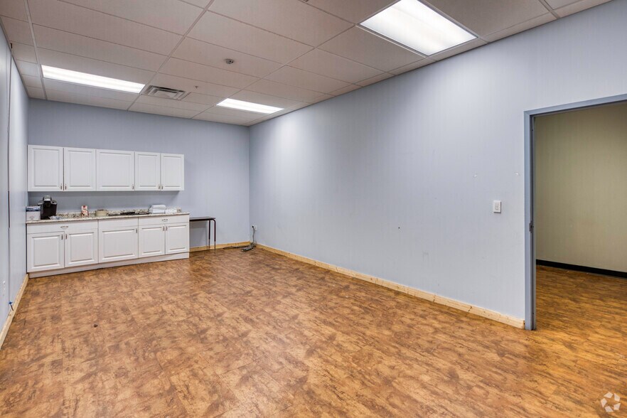 More Photos Of 1251 E Fowler Ave, Tampa Storefront For Lease