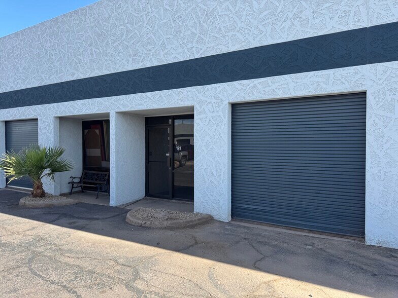 More Photos Of 2328 E Van Buren St, Phoenix Warehouse For Lease