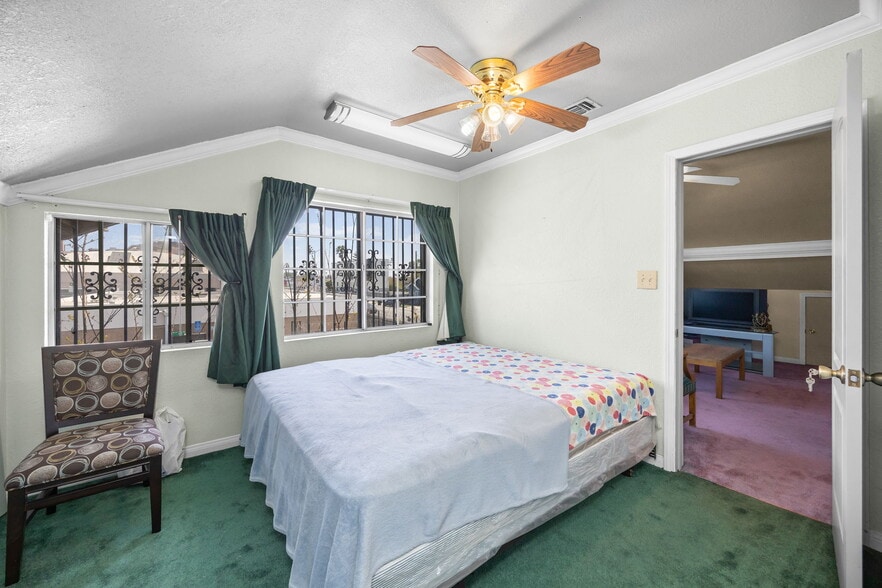 More Photos Of 451 E Vernon Ave, Los Angeles Hotel For Sale