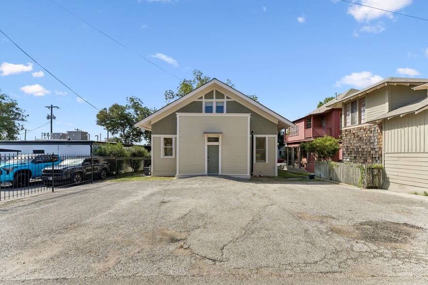 More Photos Of 117 W Mistletoe Ave, San Antonio Office For Sale