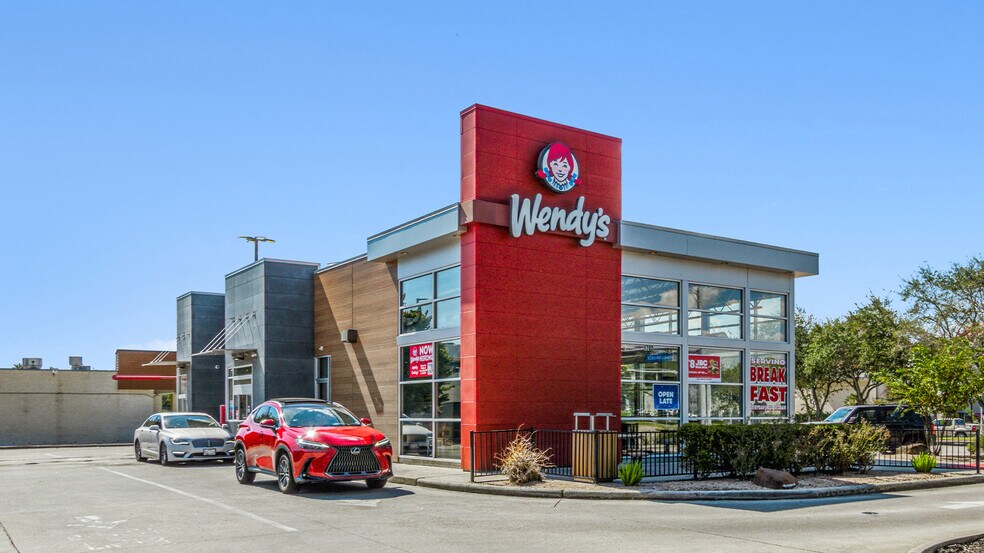 Primary Photo Of 1702 Nasa Pky, Houston Fast Food For Sale