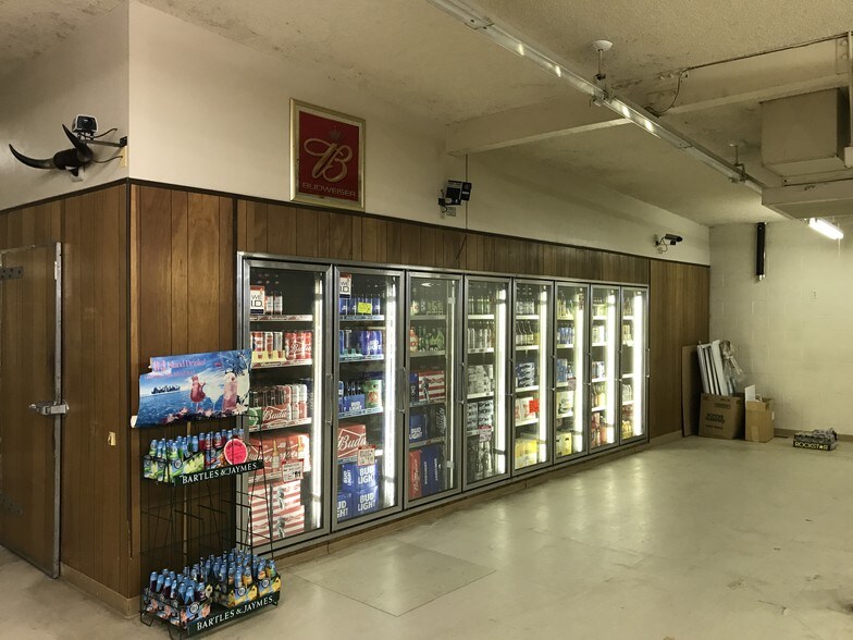 More Photos Of 1724 Main St, Livingston Freestanding For Sale