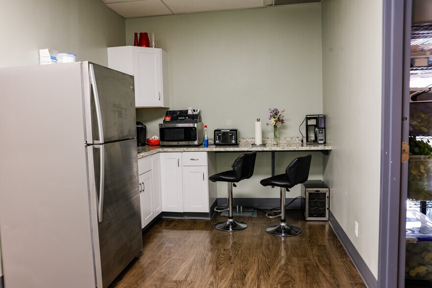 More Photos Of 210 Hale St, Charleston Office For Sale