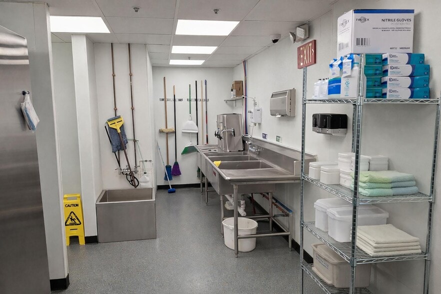 More Photos Of 1441 W Elizabeth St, Detroit Restaurant For Lease