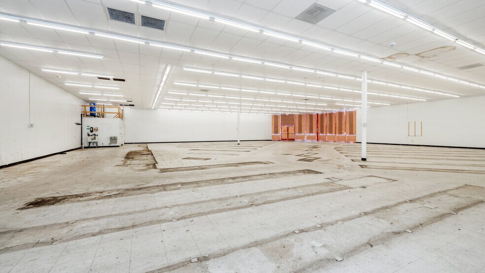 More Photos Of 8145 W US Hwy 2, Iron Mountain Freestanding For Sale