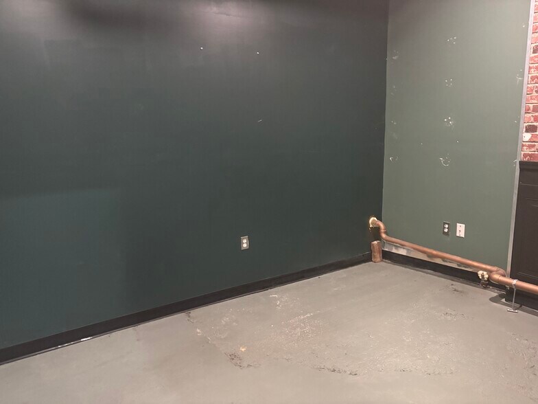 More Photos Of 19 W Bel Air Ave, Aberdeen Storefront For Lease