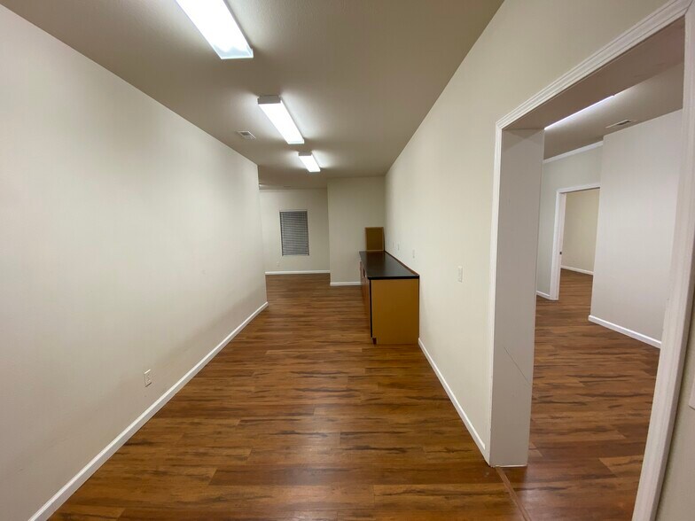 More Photos Of 144 Lincoln Place Ct, Belleville Medical For Sale