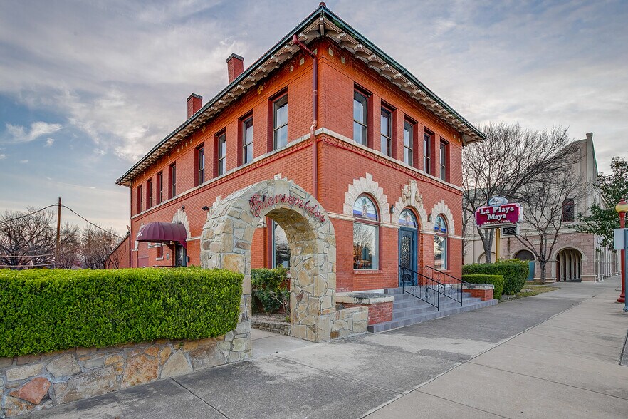 Primary Photo Of 1540 N Main St, Fort Worth Freestanding For Lease