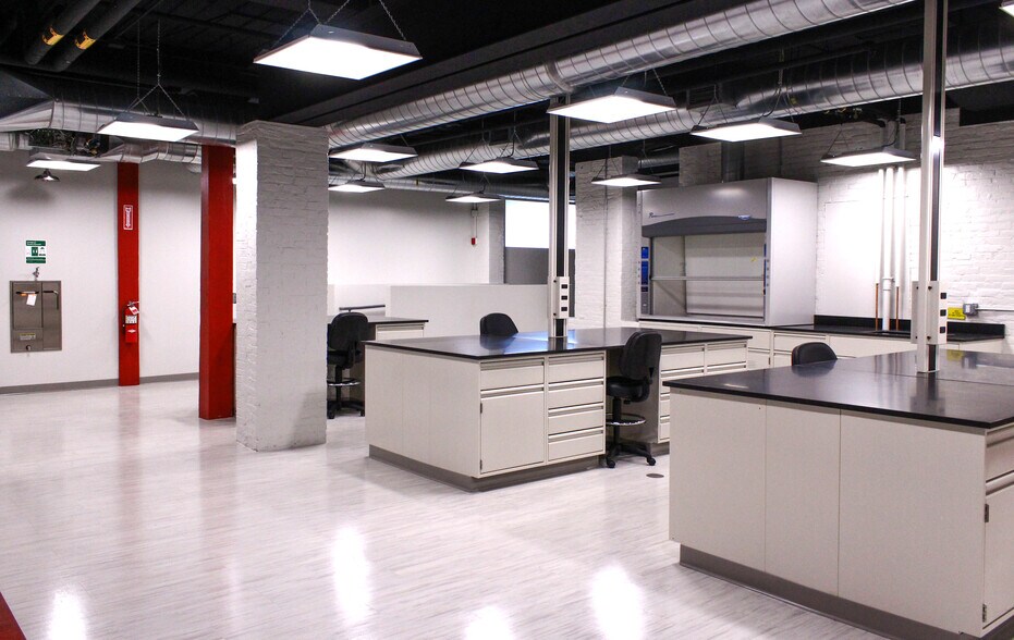 More Photos Of 17 Briden St, Worcester Manufacturing For Lease