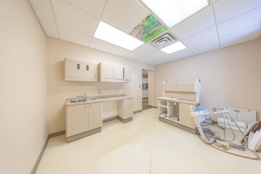 More Photos Of 43-47 Nason St, Maynard Bank For Lease