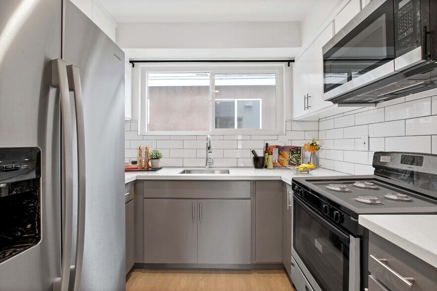 More Photos Of 5529 Dairy Ave, Long Beach Apartments For Sale