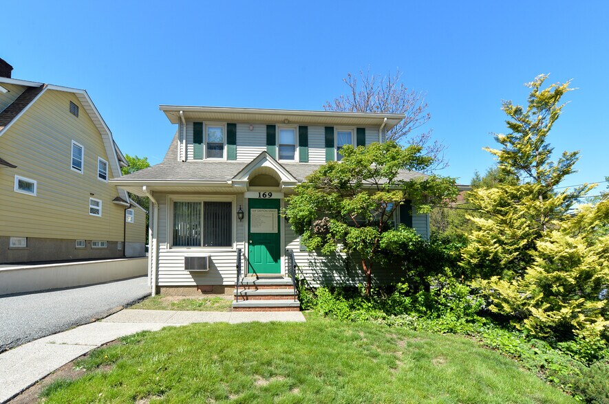 More Photos Of 169 Dayton St, Ridgewood Loft Creative Space For Sale