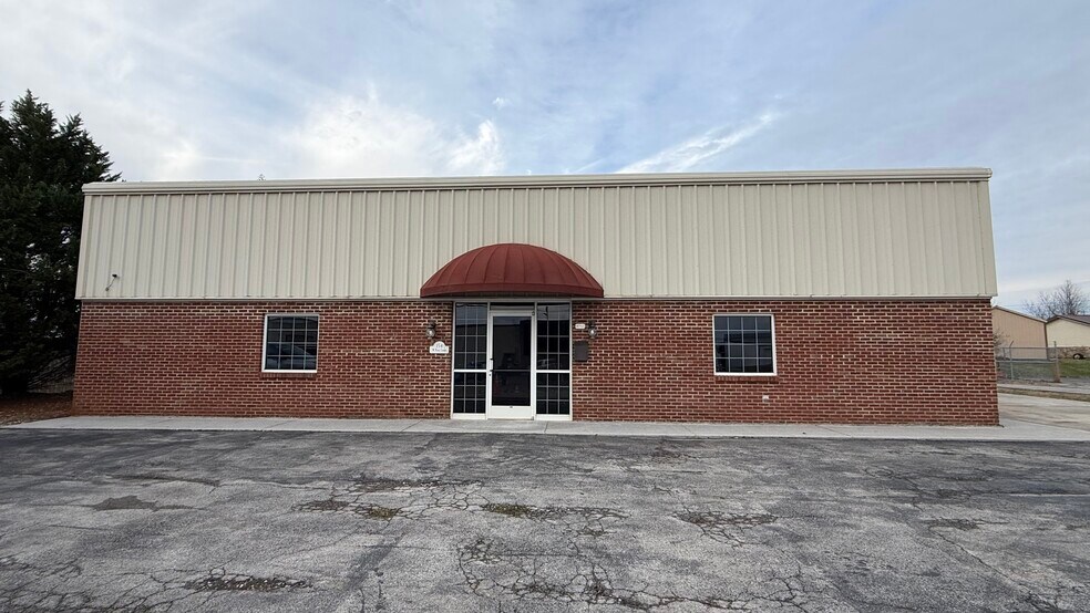 More Photos Of 154 W Park Ct, Talbott Industrial For Lease