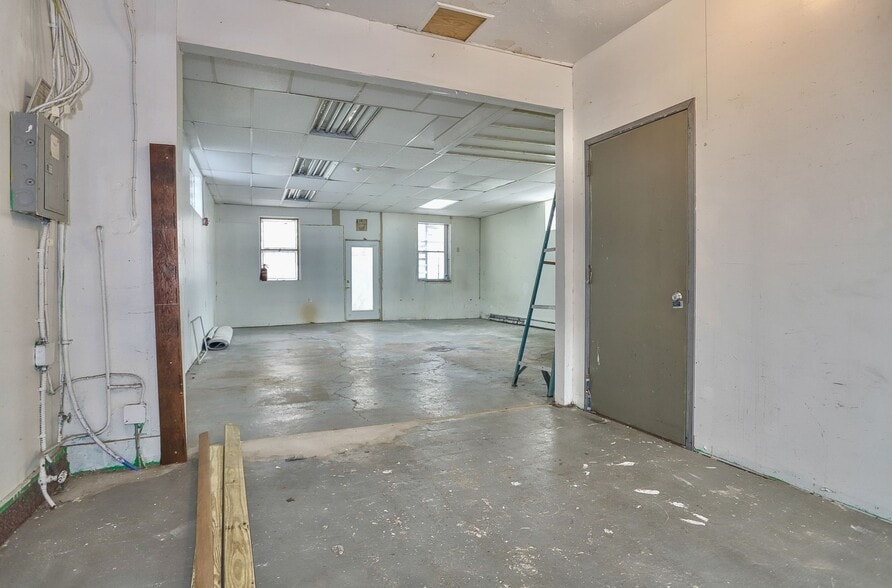 More Photos Of 808 Kennedy Blvd, Union City Storefront Retail Residential For Lease