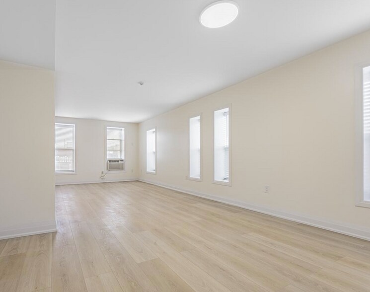 More Photos Of 36 Lindsay St S, Kawartha Lakes Apartments For Sale