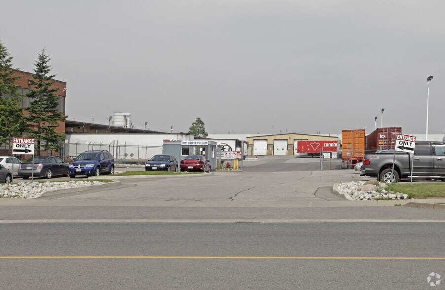 More Photos Of 6900 Tranmere Dr, Mississauga Warehouse For Lease