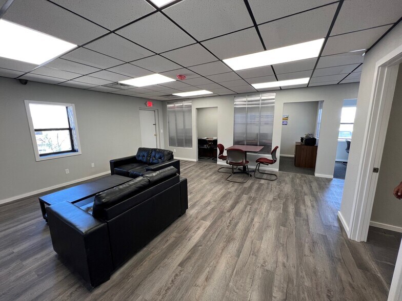 More Photos Of 845 W Moreno Ave, Colorado Springs Warehouse For Sale
