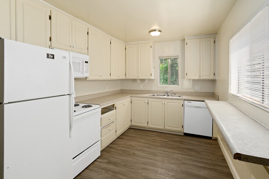 More Photos Of 447 W 7th St, Chico Apartments For Sale
