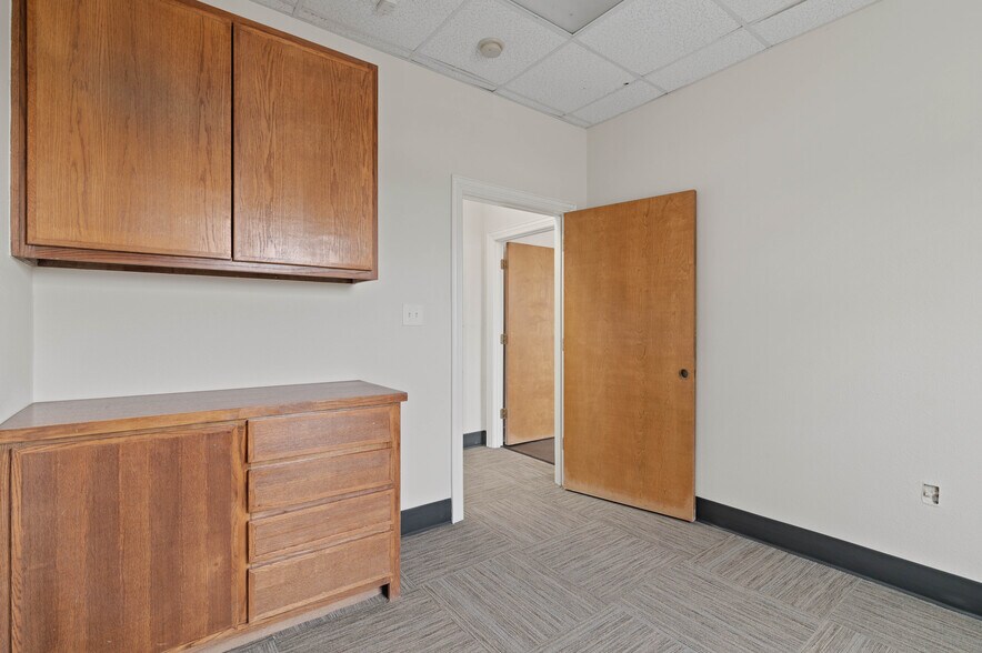 More Photos Of 3605 Interstate 30, Mesquite Medical For Lease