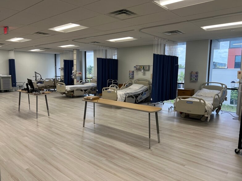 More Photos Of 5405 Diplomat Cir, Orlando Loft Creative Space For Lease