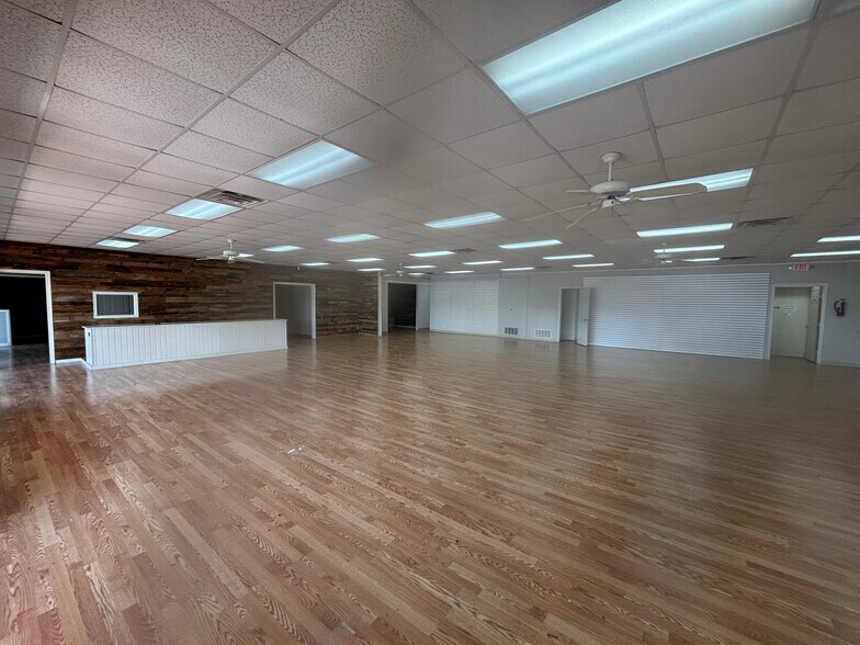 More Photos Of 1118 Interstate Highway 30, Greenville Storefront Retail Office For Lease