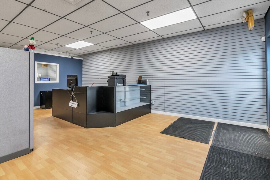 More Photos Of 1794 Bridge St, Dracut Storefront For Sale