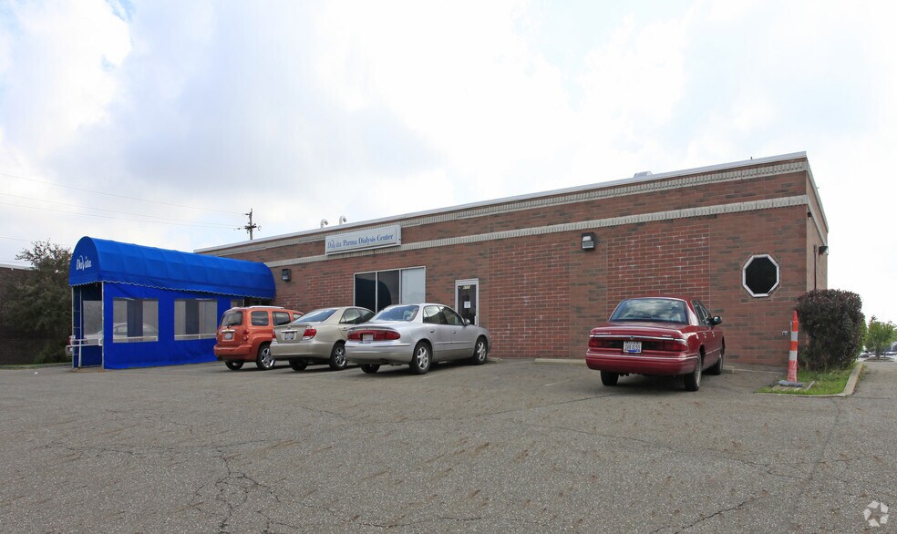 Primary Photo Of 6731-6735 Ames Rd, Parma General Retail For Sale