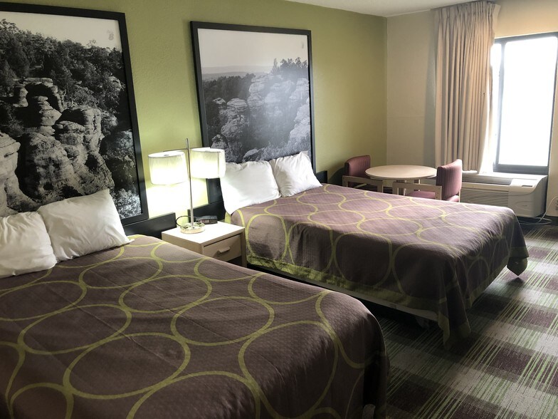 More Photos Of 2055 E 5th St, Metropolis Hotel For Sale