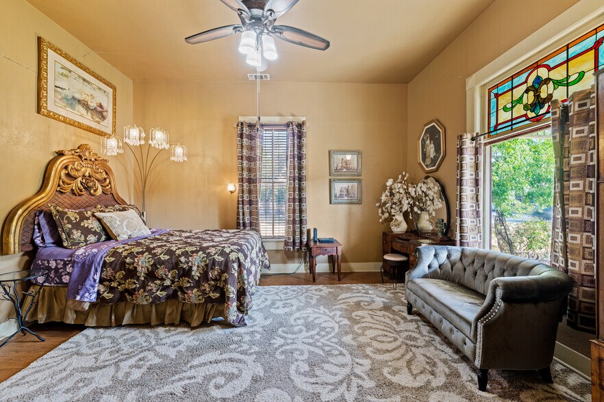 More Photos Of 303 W Austin St, Fredericksburg Office Residential For Sale