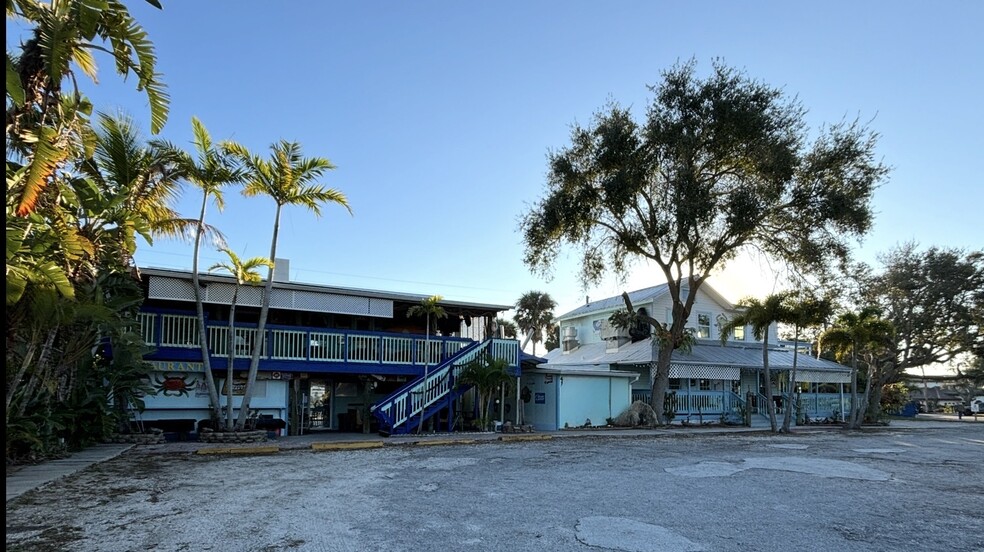 More Photos Of 4391 Dixie Hwy NE, Palm Bay Restaurant For Sale