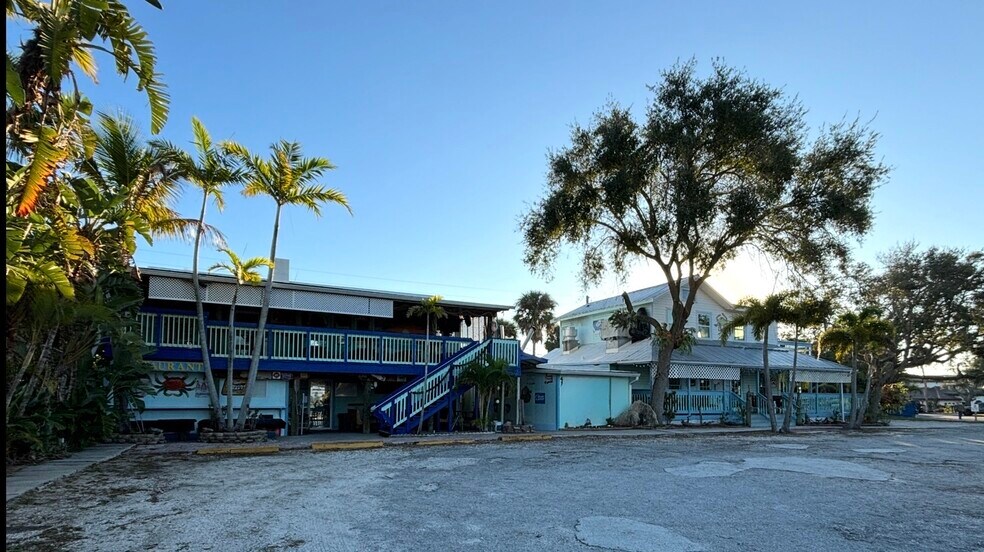 More Photos Of 4391 Dixie Hwy NE, Palm Bay Restaurant For Sale