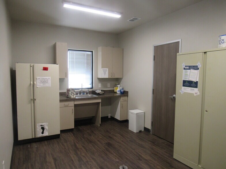 More Photos Of 595 W FM 120, Pottsboro Office For Lease