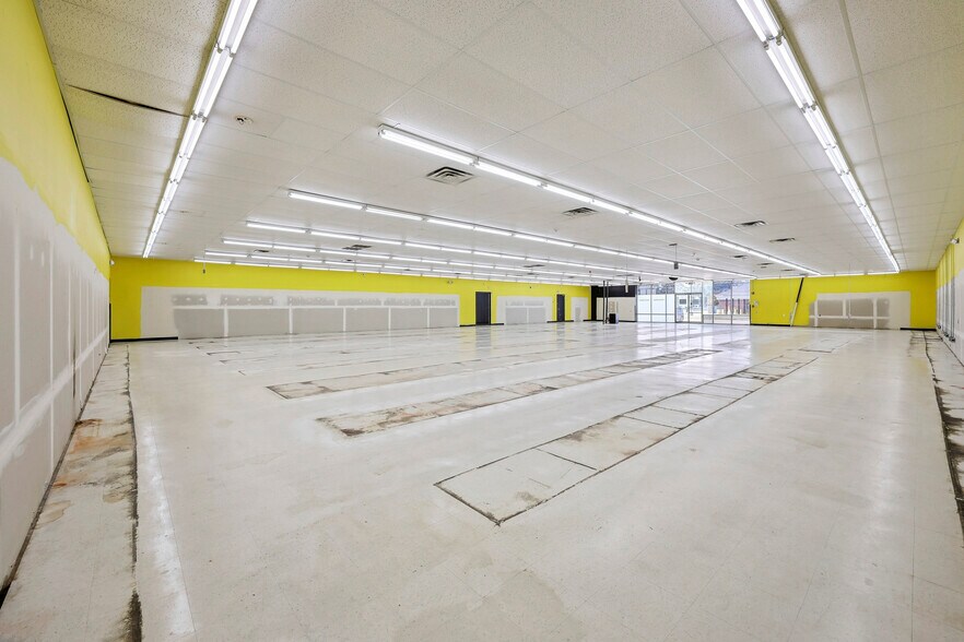 More Photos Of 1390 N Main St, Vidor General Retail For Lease