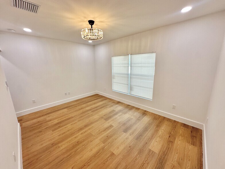 More Photos Of 931 N J St, Lake Worth Beach Apartments For Sale