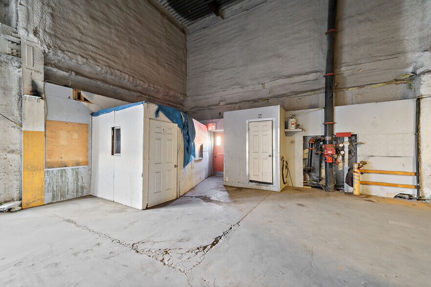 More Photos Of 35-75 Rue De L'acier, Coteau-du-lac Manufacturing For Sale