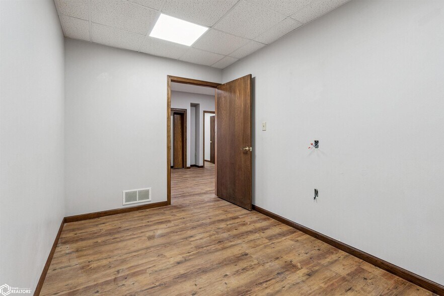 More Photos Of 3031 Flint Hills Dr, Burlington Office For Sale