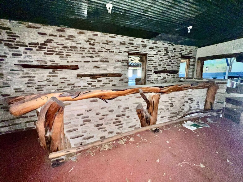 More Photos Of 17662 US 87 Hwy, Fredericksburg Flex For Sale