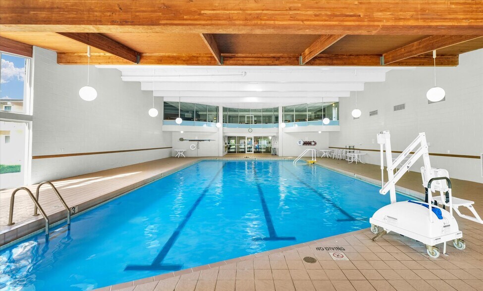 More Photos Of 1907 N Cunningham Ave, Urbana Hotel For Sale