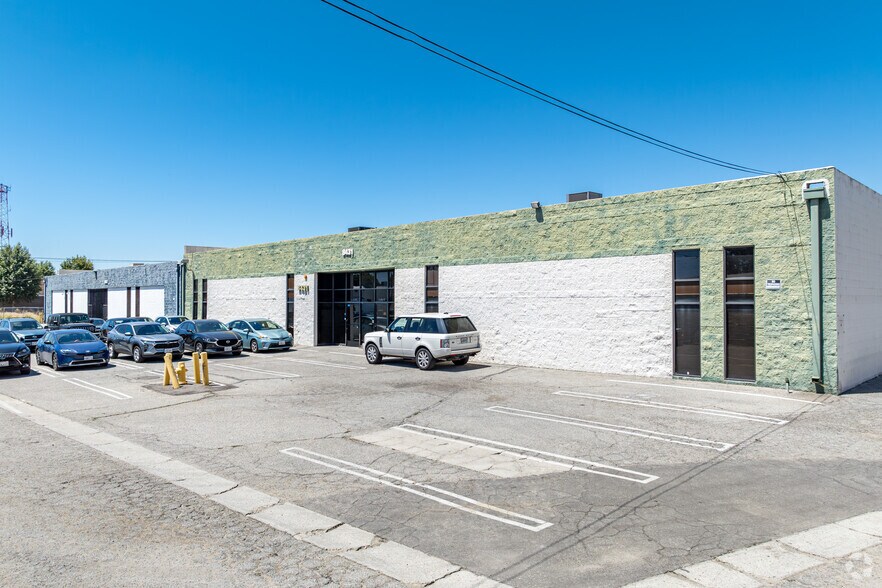 More Photos Of 8411-8421 Canoga Ave, Canoga Park Unknown For Lease