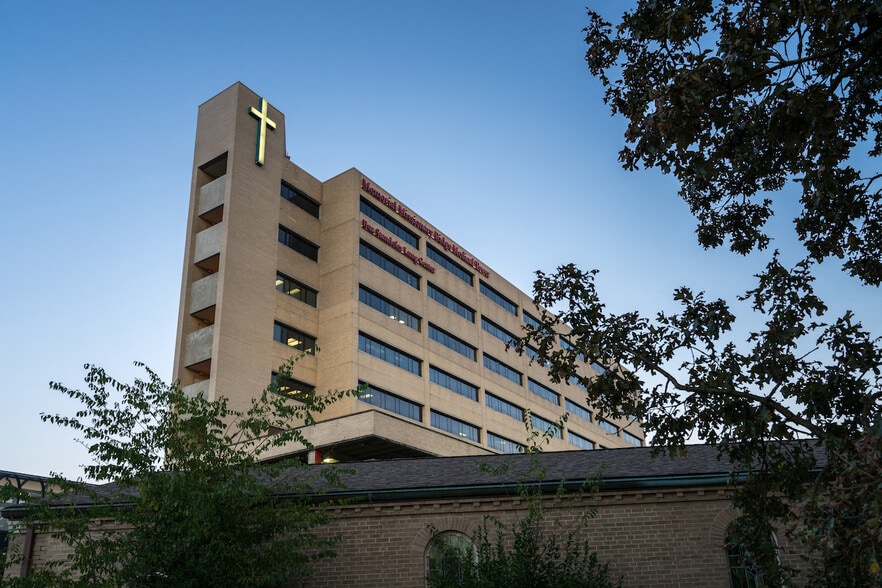 More Photos Of 725 Glenwood Dr, Chattanooga Medical For Lease