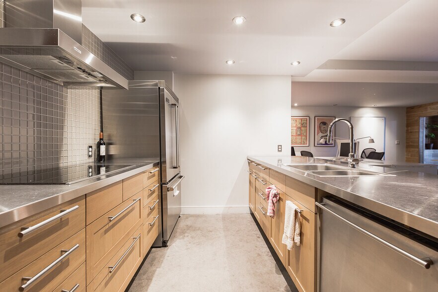 More Photos Of 4448-4454 Av Papineau, Montréal Office Residential For Sale