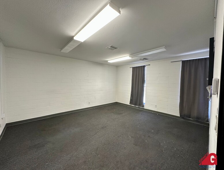 More Photos Of 9943 Canoga Ave, Chatsworth Warehouse For Lease