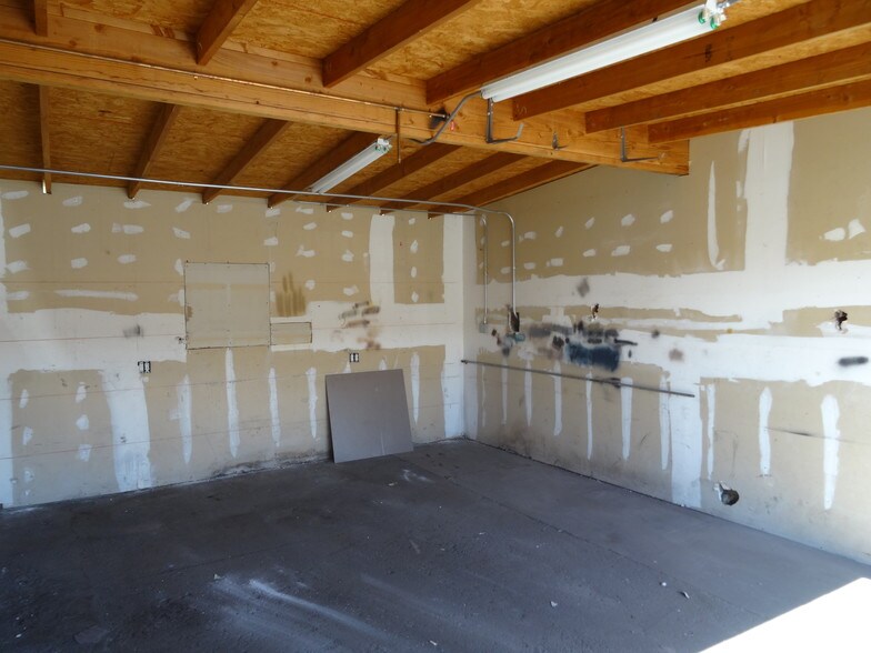 More Photos Of 9606 N Cave Creek Rd, Phoenix Auto Salvage Facility For Sale