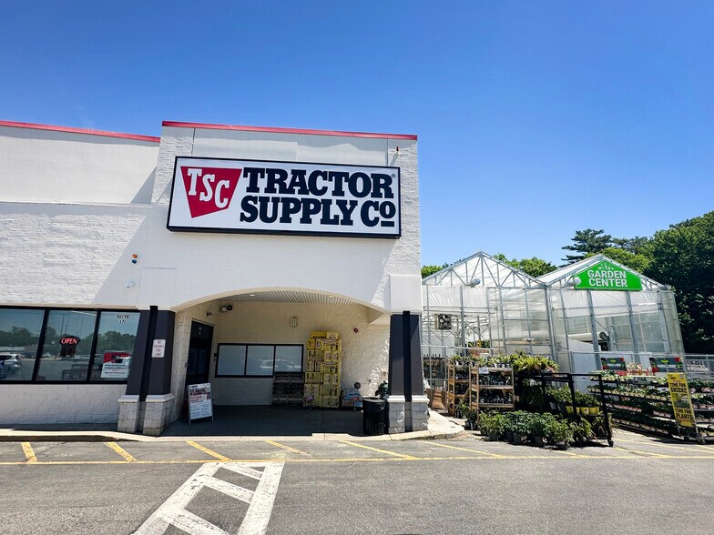 More Photos Of 270 Lafayette Rd, Seabrook Unknown For Lease