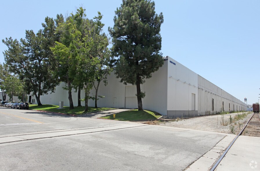 More Photos Of 6000-6098 Rickenbacker Rd, Commerce Warehouse For Lease