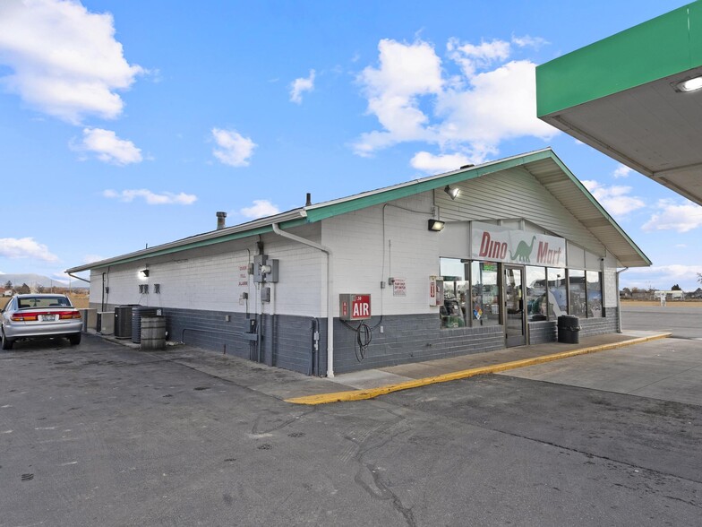 More Photos Of 5500 W 5500 S, Hooper Service Station For Sale