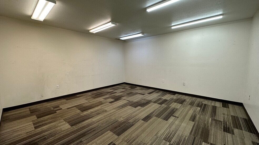 More Photos Of 2401 1/2 Empire, Bloomington General Retail For Sale